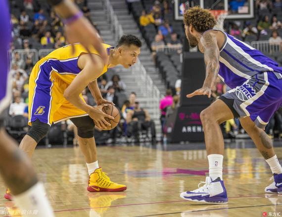 湖人完胜魔术,易建联点燃赛场 湖人完胜魔术,易建联点燃赛场