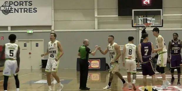 国王碾压天津队,周琦统治全场 国王碾压天津队,周琦统治全场