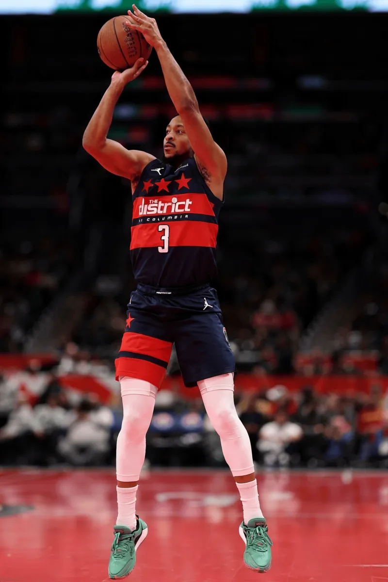 北京队鏖战猛龙，麦科勒姆点燃赛场