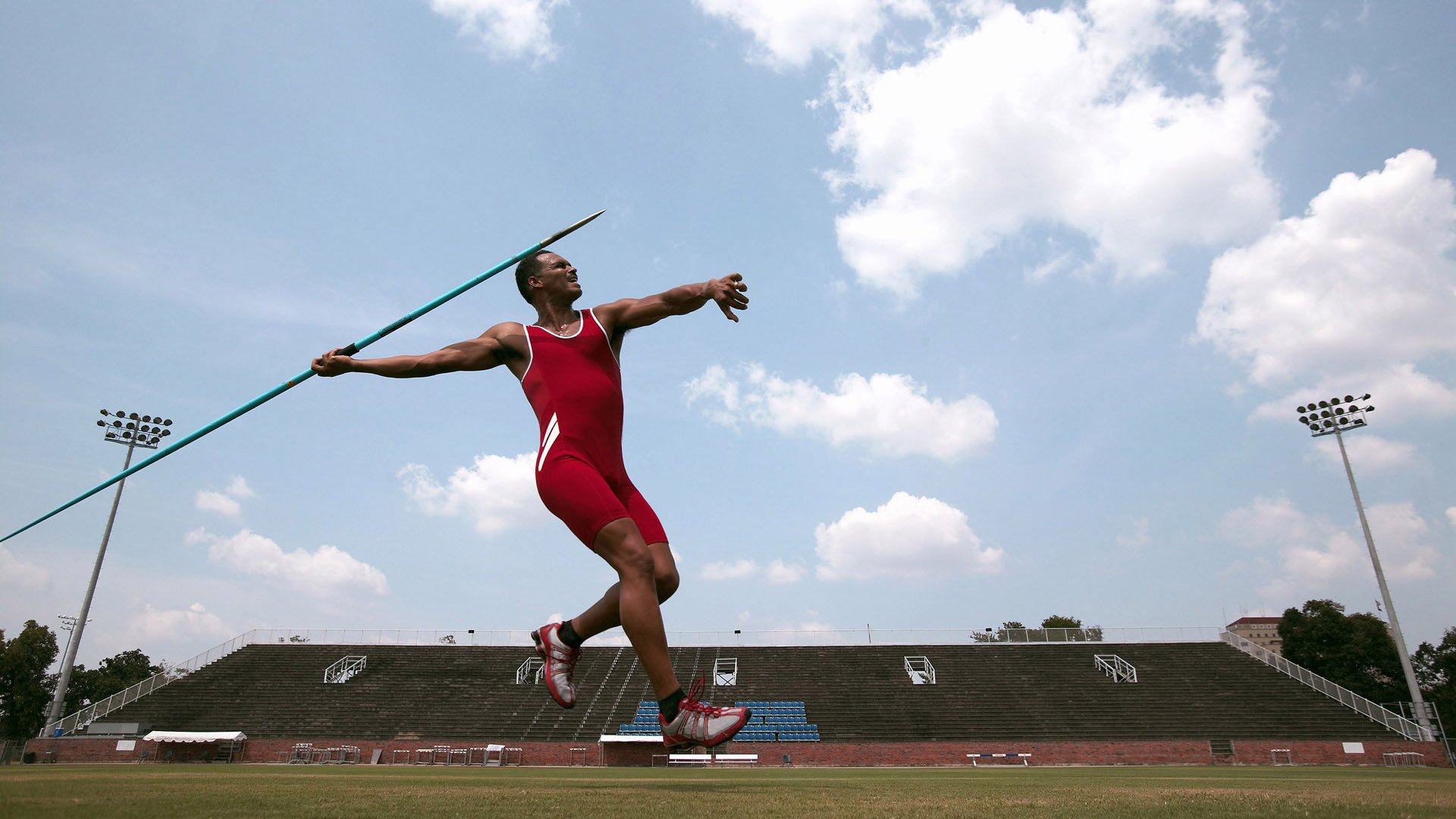 绿茵场上的东方智慧，中国完胜沙特，萨拉赫成关键先生的战术启示